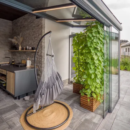 Obrázek č. 3 pro 'Rohová prosklená pergola s integrovanými markýzami'