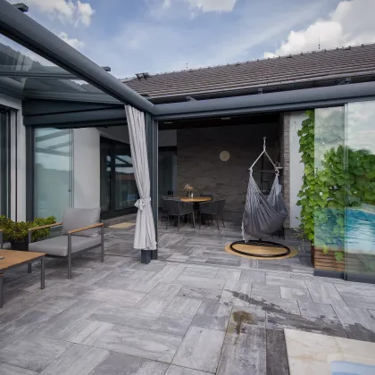 Obrázek č. 14 pro 'Rohová prosklená pergola s integrovanými markýzami'