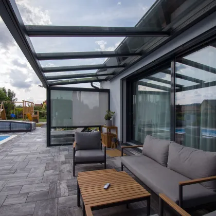 Obrázek č. 13 pro 'Rohová prosklená pergola s integrovanými markýzami'