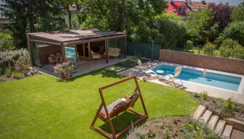 Pergola u bazénu s prémiovým vybavením