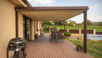 Shrnovací pergola kubického tvaru