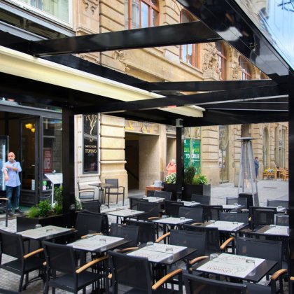 Obrázek č. 3 pro 'Terasa se shrnovací střechou pro restauraci'