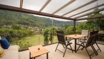 Pergola s dlažbou na míru a oplechováním