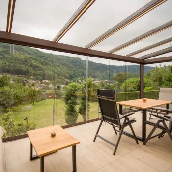 Pergola s dlažbou na míru a oplechováním
