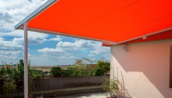 Pergola na balkon téměř bez konstrukce