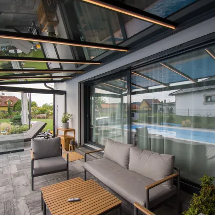Obrázek č. 9 pro 'Rohová prosklená pergola s integrovanými markýzami'