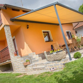 Pergola u rodinného domu