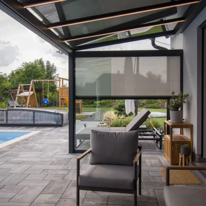 Obrázek č. 10 pro 'Rohová prosklená pergola s integrovanými markýzami'