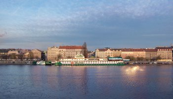 Zastřešení pro Botel Admirál