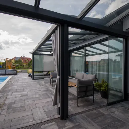 Obrázek č. 17 pro 'Rohová prosklená pergola s integrovanými markýzami'