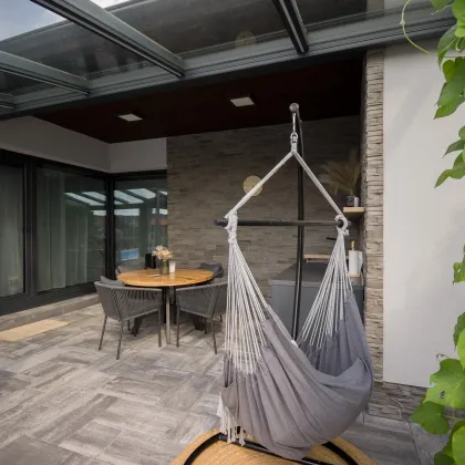 Obrázek č. 12 pro 'Rohová prosklená pergola s integrovanými markýzami'