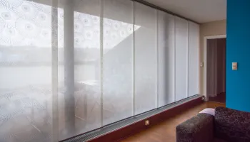 Posuvné panely pro zastínění interiéru